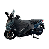 Coprigambe Termoscud® PRO, un coprigambe impermeabile con fodera termica. In uso su scooter. Di TUCANO URBANO.